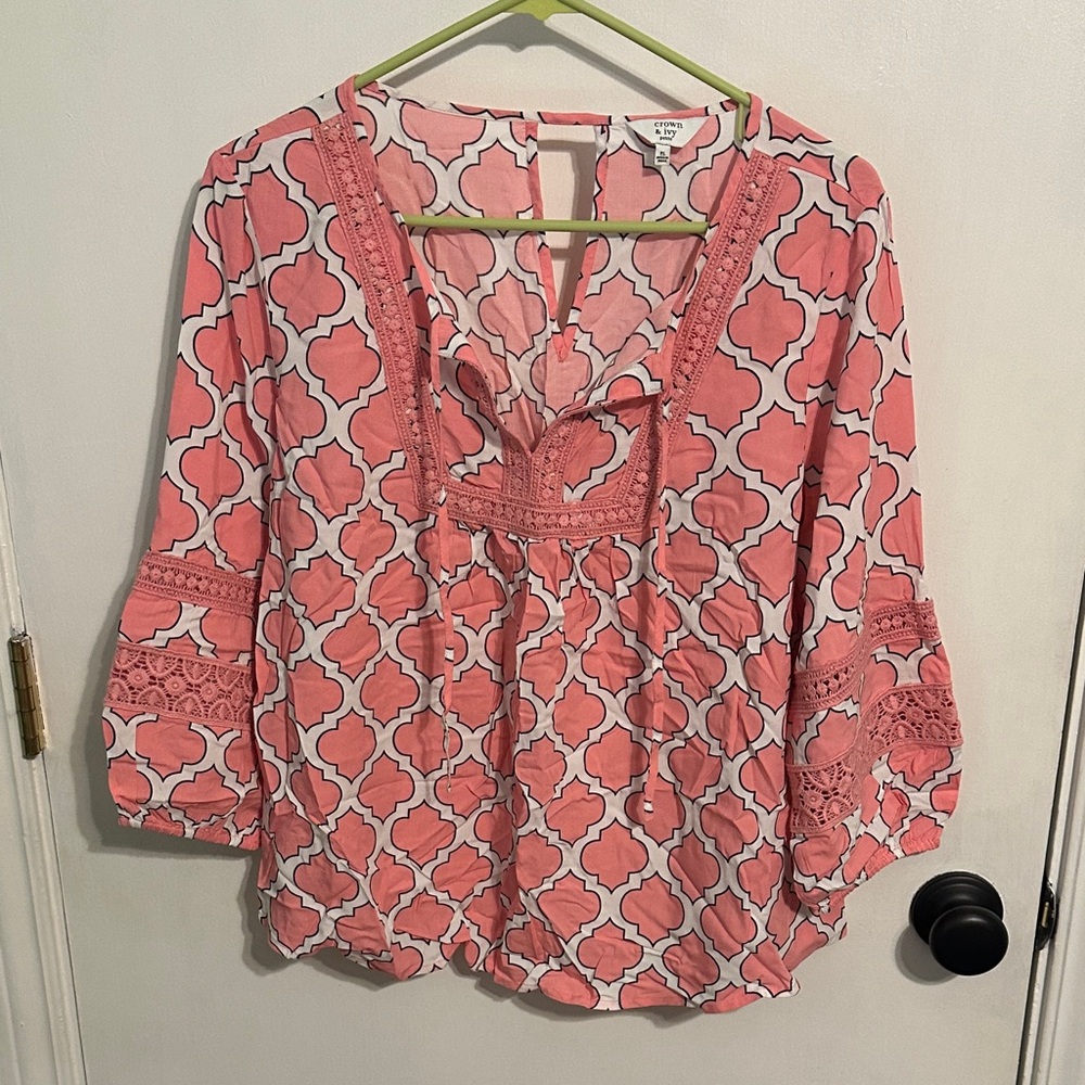 0059 Crown & Ivy women’s Pink and White Patterned Blouse‎